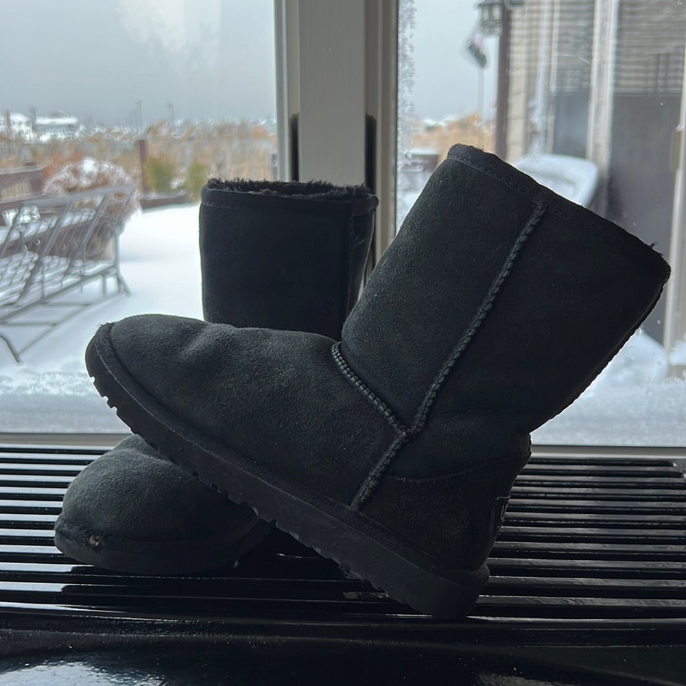 🔆Classic Black Uggs - Size 3 Kids 🔆